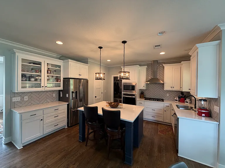 709 Pine Ct — Photo 3