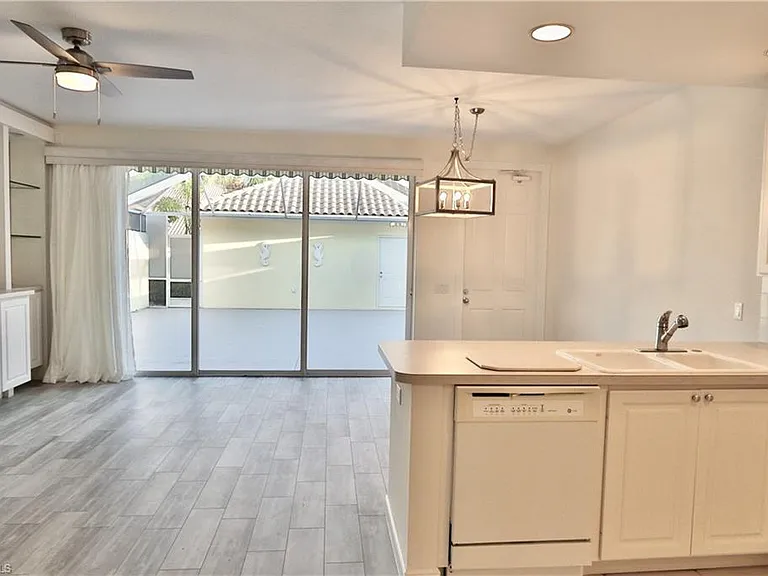 6182 Towncenter Cir — Photo 6
