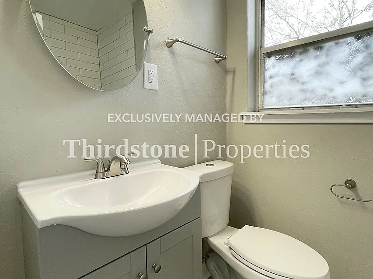 2939 W 11th St — Photo 8