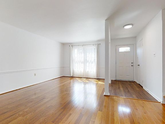 4th image of 5505 La Cross Ct #1