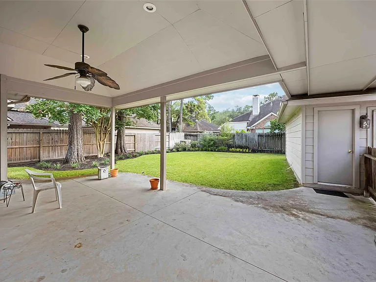 13611 Delacey Ln — Photo 21