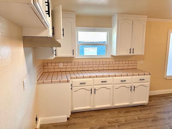 4th image of 2133 E Washington St