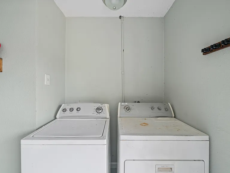 2411 29th Ave N — Photo 33