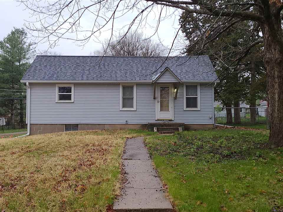 2nd image of 702 5th Avenue Pl