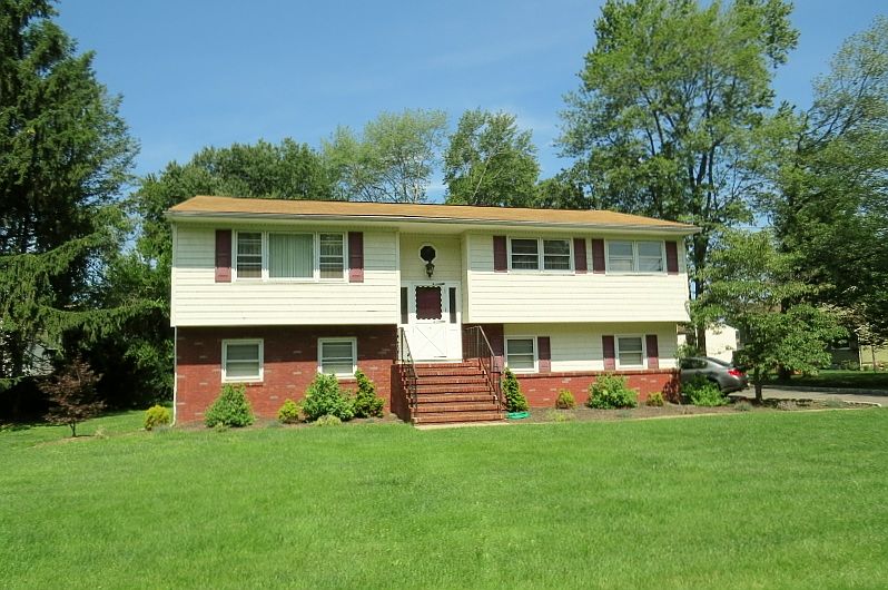 1st image of 15 Nell Ct