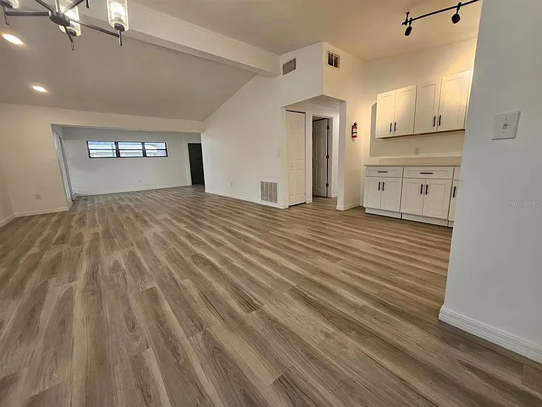 2816 S French Ave — Photo 16