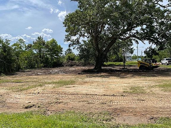 4th image of 137 Oak Blvd