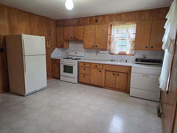 4th image of 860 Basinger Memorial Dr
