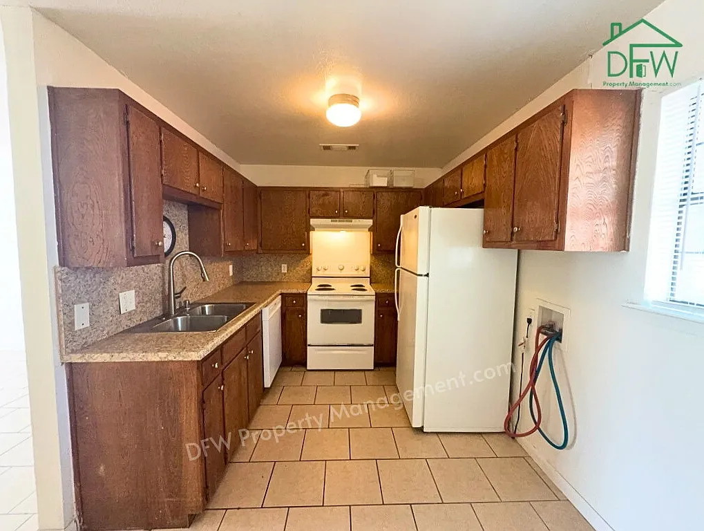 2 bed, 1.5 bath, 887 sqft, $1,295 — Photo 4
