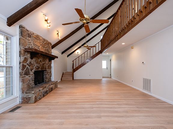 5th image of 2 Hickory Ln