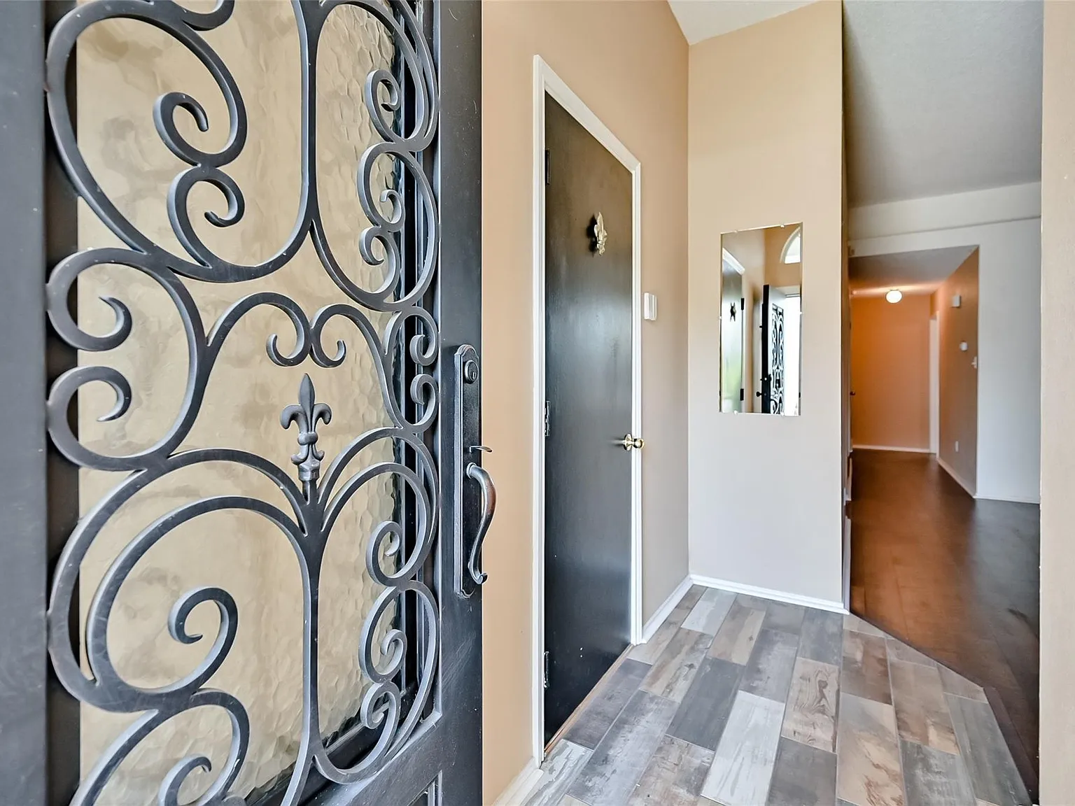 4 bed, 1772 sqft, $2,400 — Photo 2