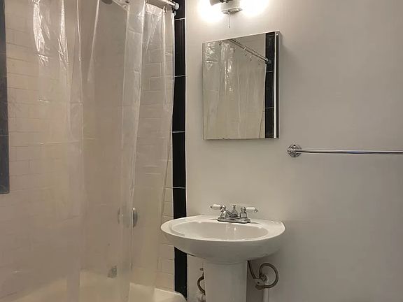 3rd image of 84 Horatio St APT 4B