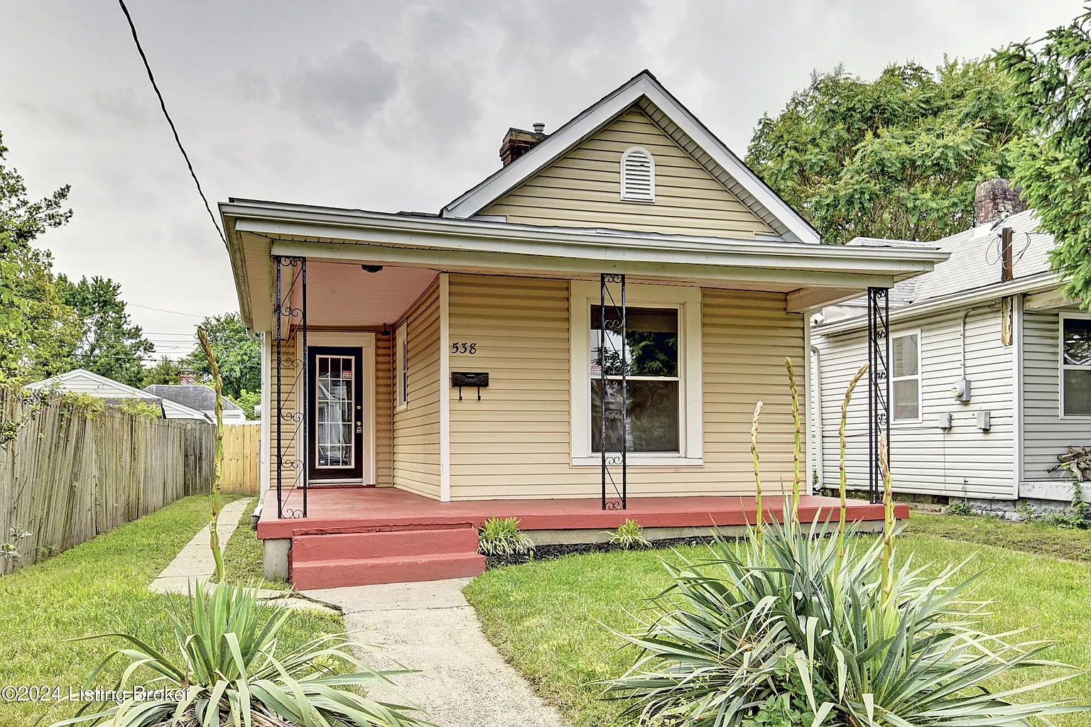 538 Warnock St photo 1