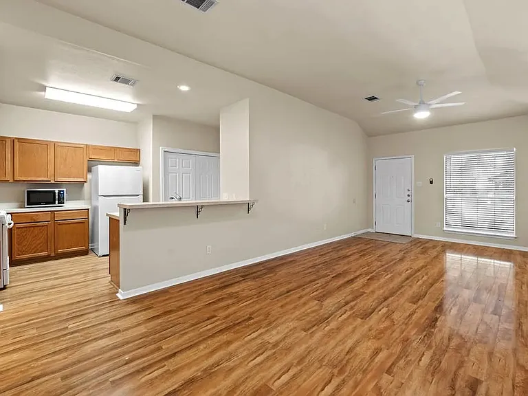 611 Zennia St #B — Photo 14