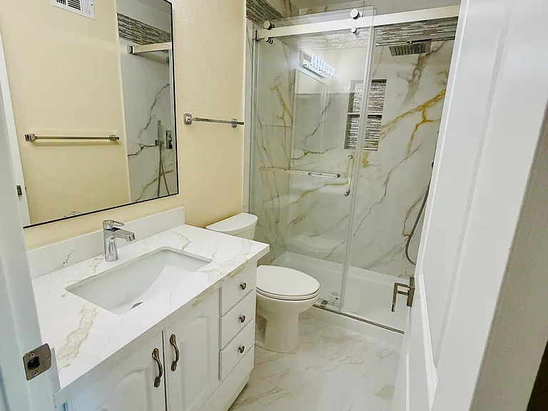 Bathroom 3 - Shower - Masterbedroom
