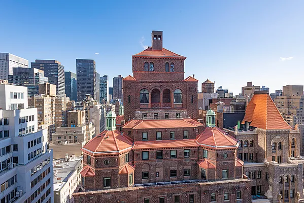 Sold by Douglas Elliman | media 7