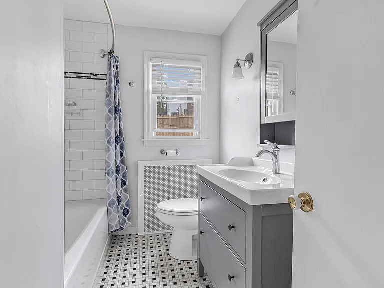 215 Bennett St — Photo 17