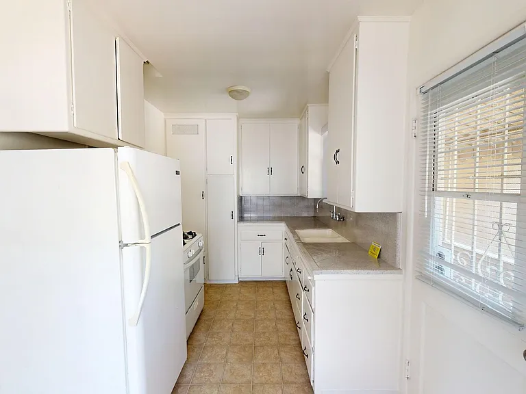 Beautiful 2 bedroom in Arcadia! — Photo 3