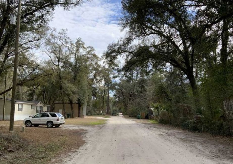 Exterior Neighborhood (street photo)