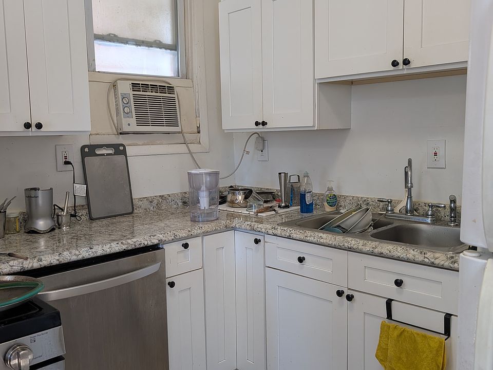 1st image of 157 Zabriskie St Floor 1