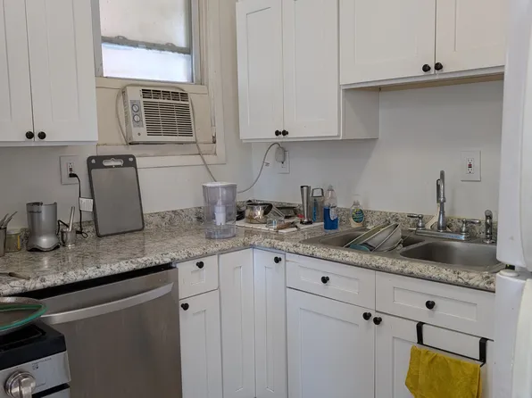 157 Zabriskie St Floor 1, Jersey City, NJ 07307