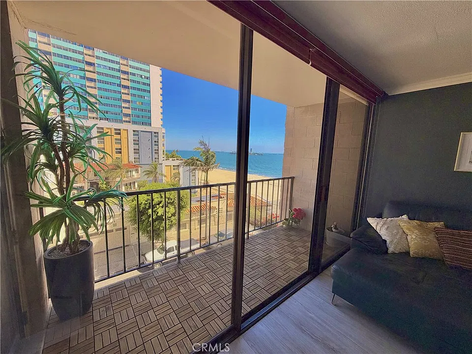1750 E Ocean Blvd #404