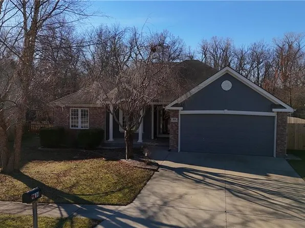 1614 NW Nicholas Dr, Grain Valley, MO 64029