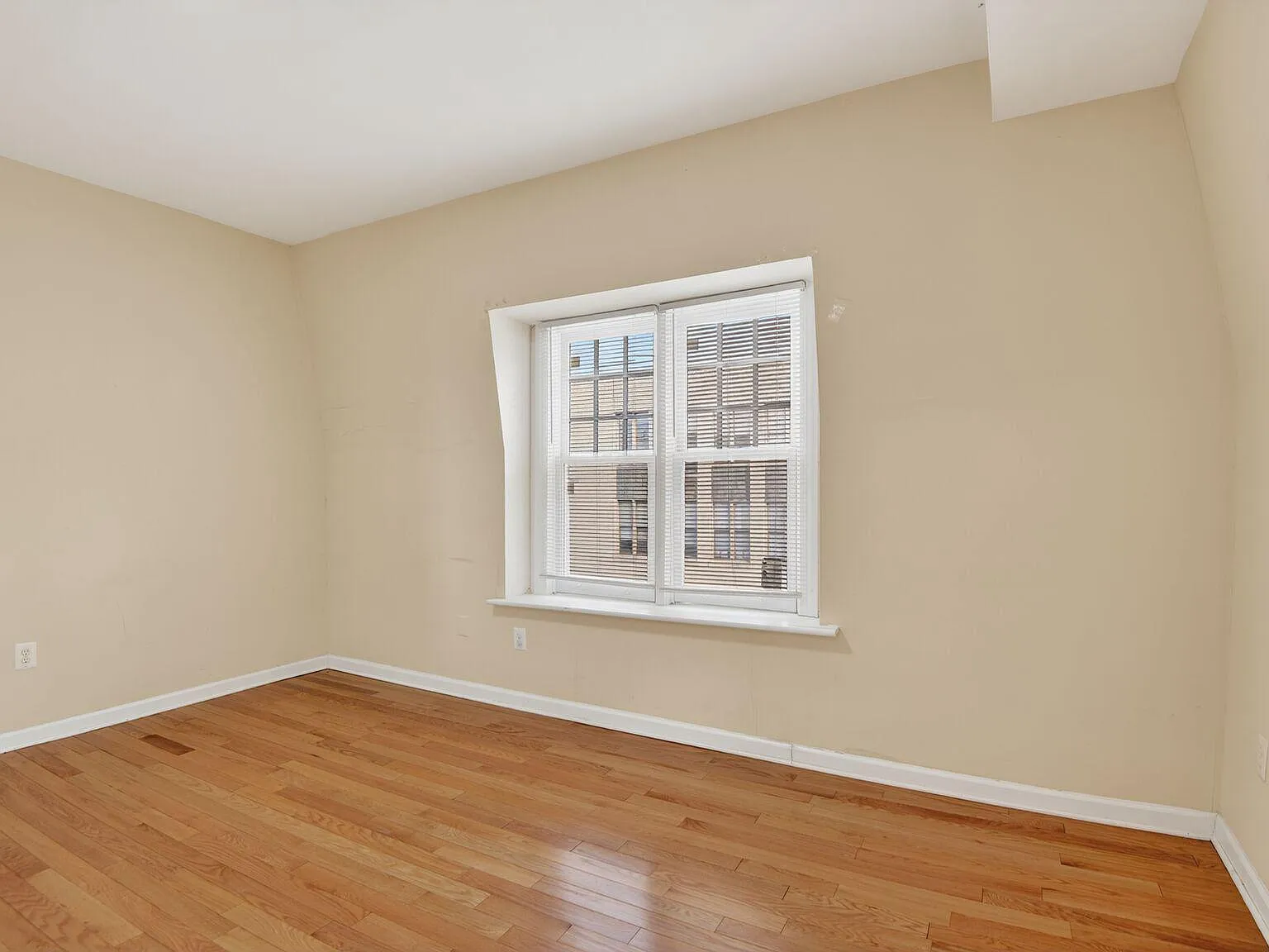 2 bed, 1.0 bath, 750 sqft, $2,500 — Photo 4