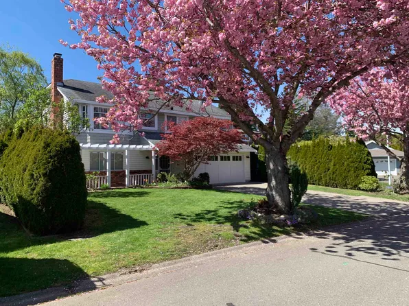 1925 154a St, Surrey, BC V4A 7S1