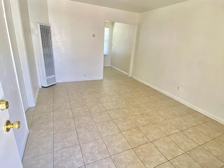 1319 Wilson Ave #E — Photo 7