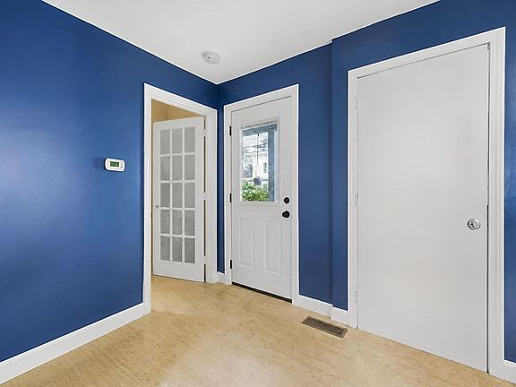 5th image of 9 Walnut St #B