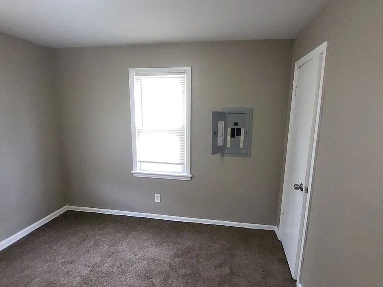 3701 N Whitney Ave — Photo 3