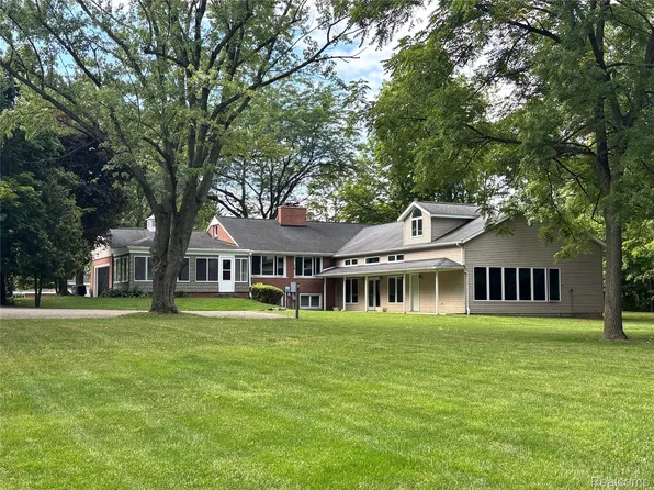 830 W Gilford Rd, Caro, MI 48723