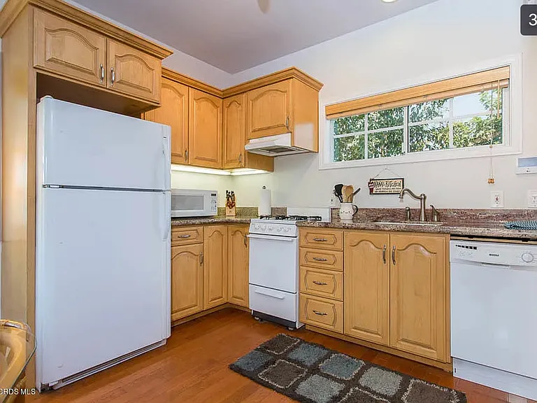15841 Gresham St — Photo 3
