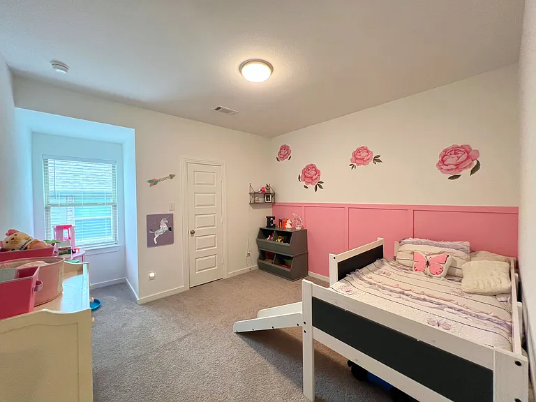 2410 Doncaster Dr — Photo 14