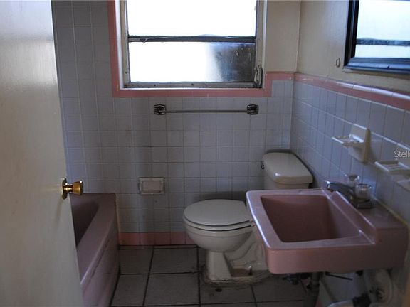 4th image of 18 N Evergreen Ave