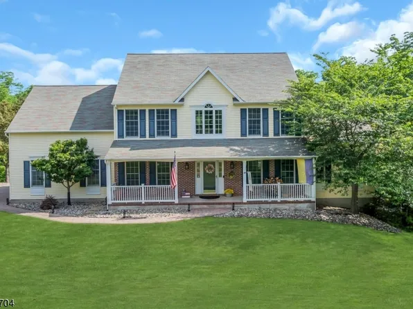 9 Knoll Ct, Raritan Twp., NJ 08822