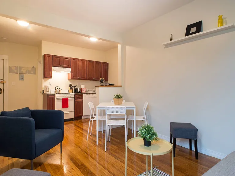 58 Queensberry St #21 — Photo 1