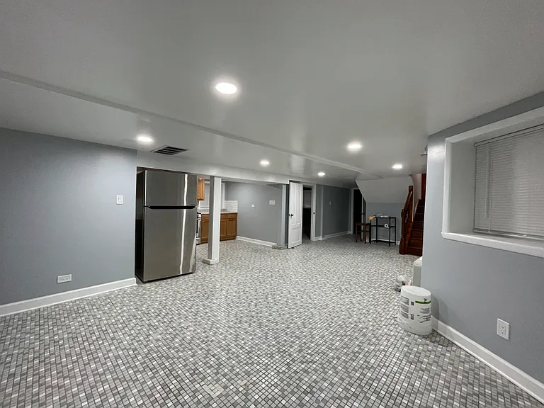 2711 W Leland Ave — Photo 3