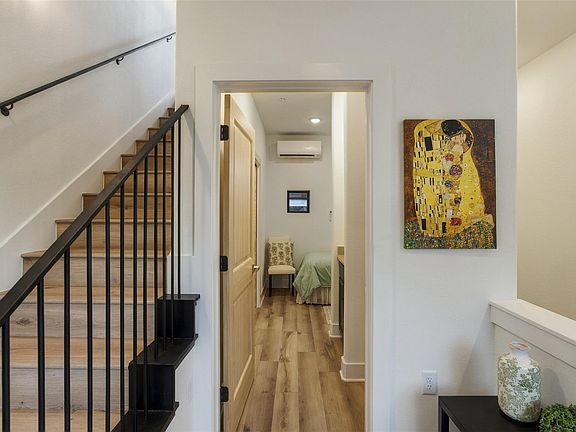 4th image of 605 E 55th St #6