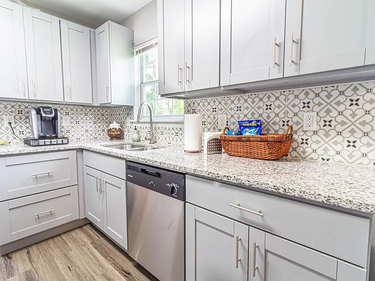 622 Pinewood Ln — Photo 6