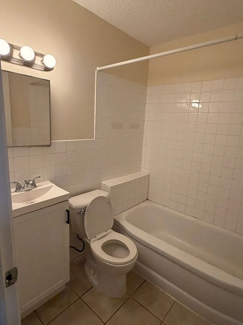 Heights Apartments - 538 Summit — Photo 4