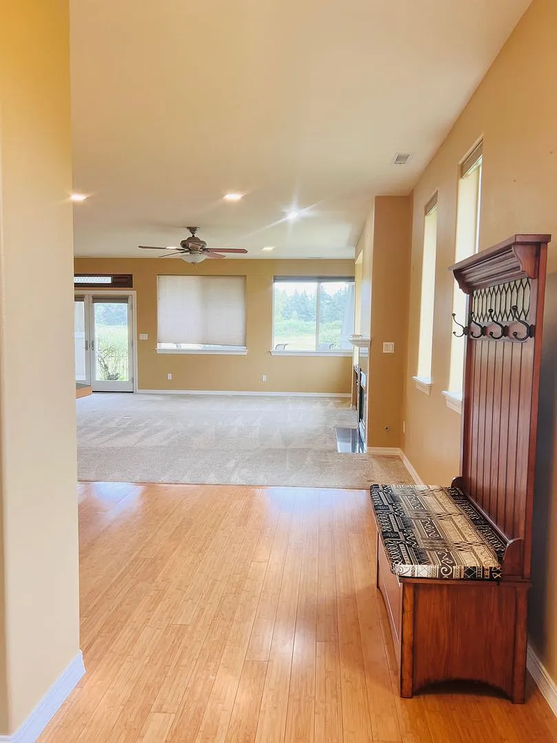 Lovely Rambler In the Coveted Jubilee 55+ Community! Nestled in Camano Neighborhood — Photo 4