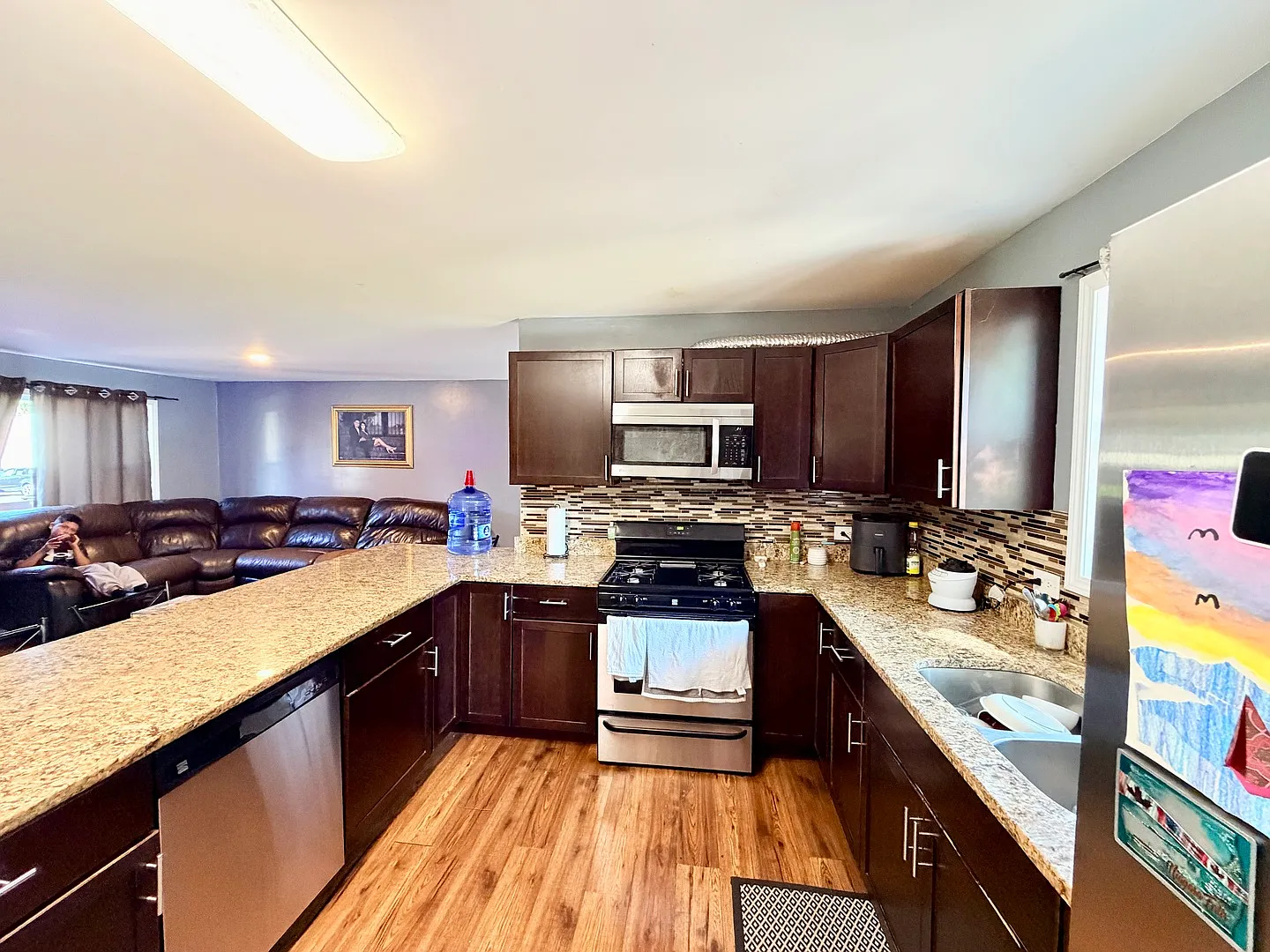 4 bed, 1225 sqft, $2,500 — Photo 3