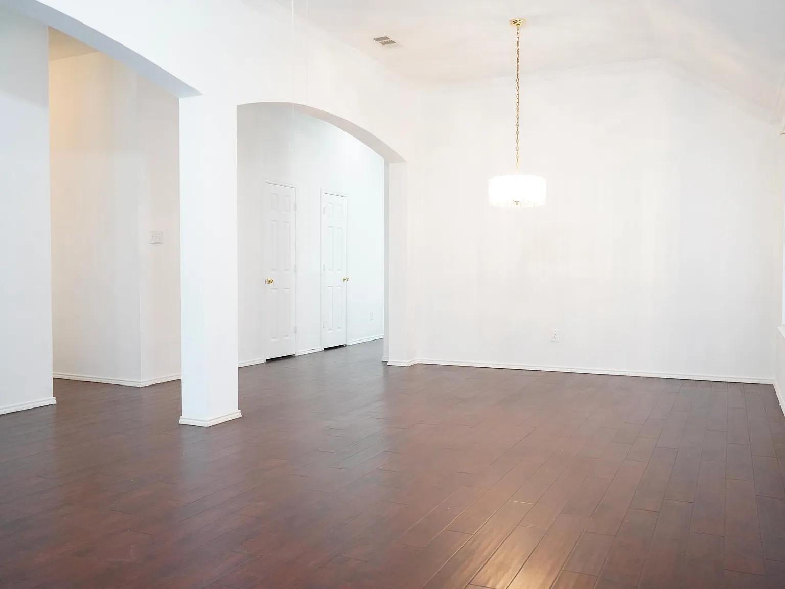 900 Sumner Dr — Photo 3