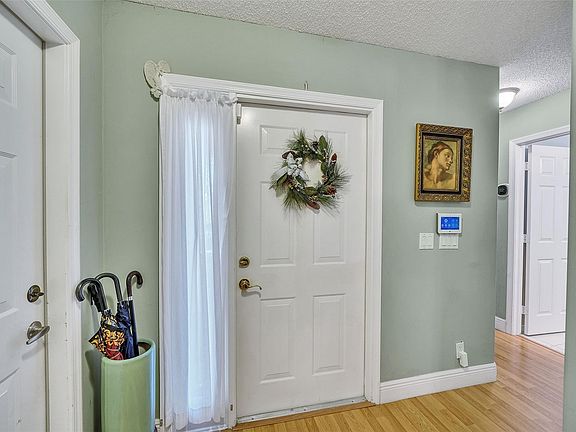 4th image of 4834 SW 34th Terrace