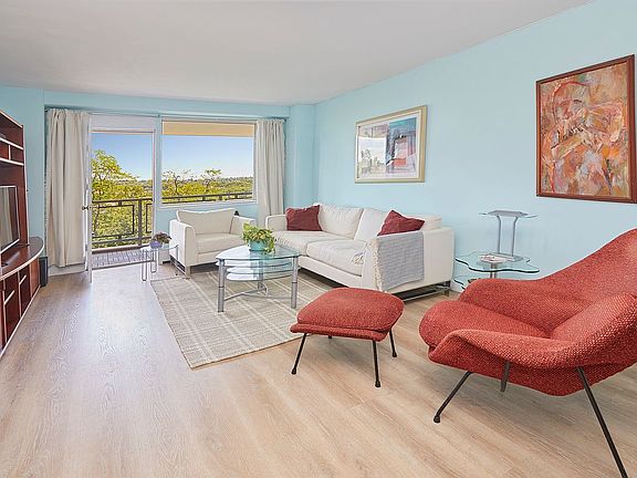 5th image of 5900 Arlington Ave APT 4B