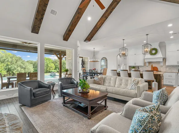 469 Christian Way, Azle, TX 76020