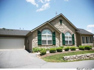 2 Mountain Meadow Cir, Weaverville, NC 28787