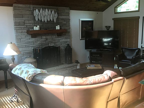 3rd image of 5 Goldfinch Ct